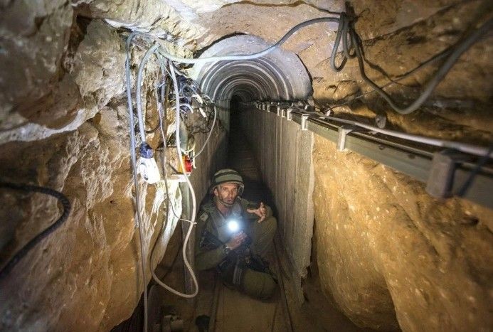 İsrail'in Hamas komuta merkezi olduğunu iddia ettiği tünelleri kim yaptı? Gazze'deki gazeteciler tünellerde - Resim: 18