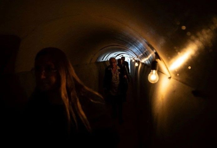 İsrail'in Hamas komuta merkezi olduğunu iddia ettiği tünelleri kim yaptı? Gazze'deki gazeteciler tünellerde - Resim: 4
