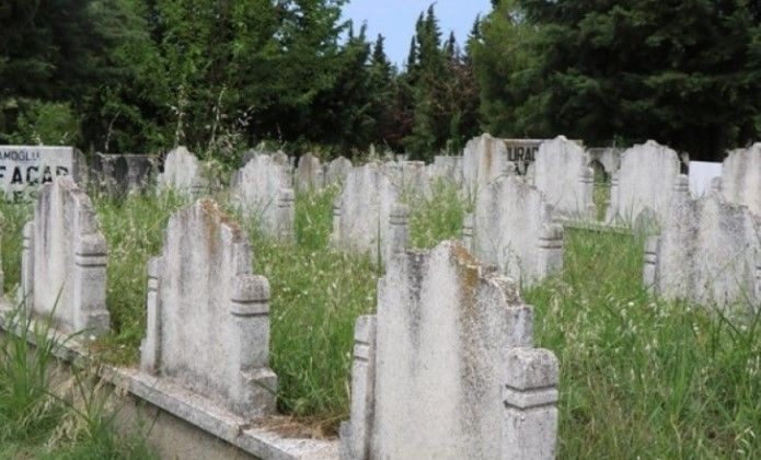 Mezarda haciz! Dosyalar mezar üzerinde birikti! Avukattan çarpıcı açıklama - Resim: 1