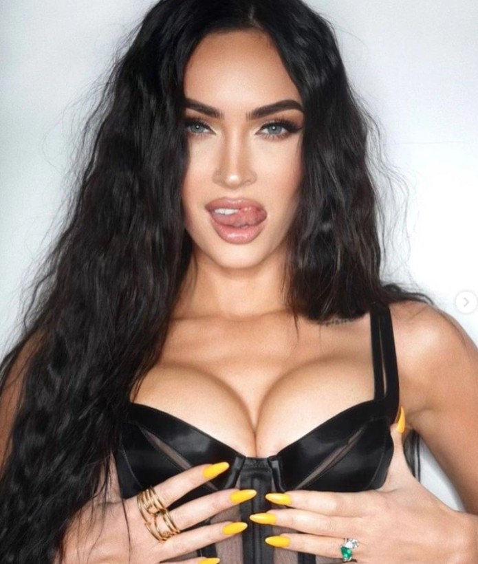 Megan Fox yine seksiliğiyle olay oldu! - Resim: 6