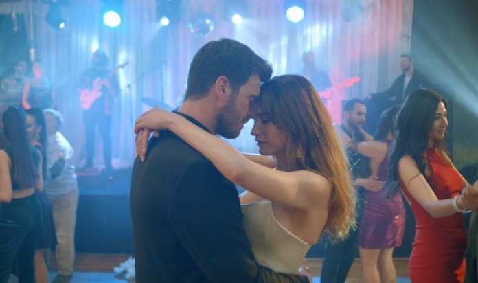 Show TV ekranlarının sevilen dizisi 'Aile'de öyle bir hata yapıldı ki! O anlar izleyicinin dikkatinden kaçmadı - Resim: 7