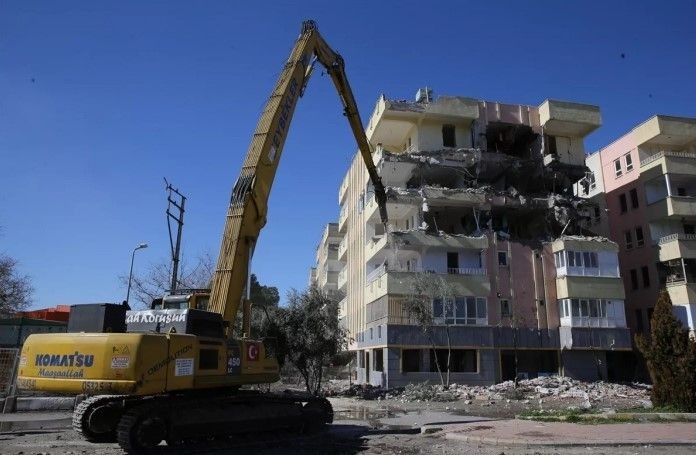 Acının karesi! Şanlıurfa'da depremde ağır hasar alan binalarının yıkımını böyle izlediler - Resim: 6