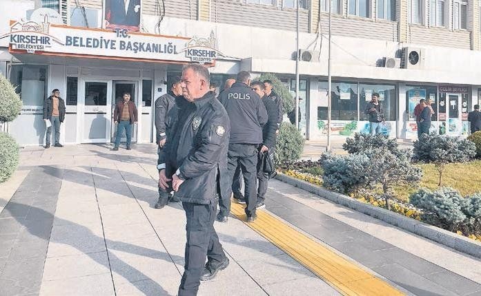 Kırşehir Belediyesi çalışanı 14 yaşındaki erkek çocuğa cinsel organını fotoğrafını gönderdi! Belediye tazminat yüzünden kovmadı - Resim: 10