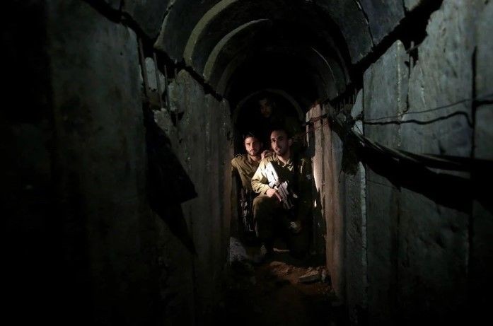 İsrail'in Hamas komuta merkezi olduğunu iddia ettiği tünelleri kim yaptı? Gazze'deki gazeteciler tünellerde - Resim: 17