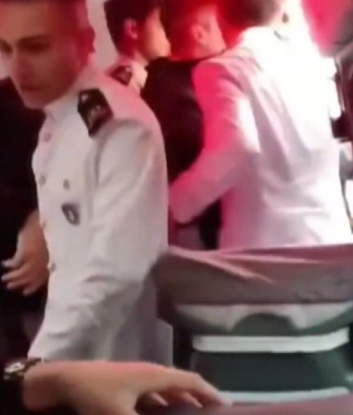 Minibüs şoförleri özel servis kiralayan üniversite öğrencilerine kızdı, yol keserek darp etti - Resim: 4