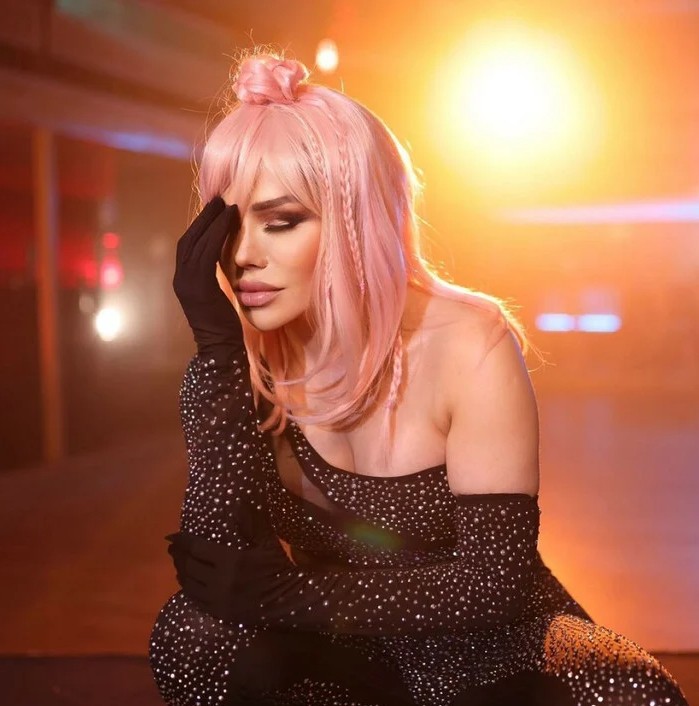 Sürekli imaj değiştiren şarkıcı Ceylan son imajıyla dikkatleri üzerine çekti! Ceylan imajıyla Katy Perry'e benzetildi - Resim: 7