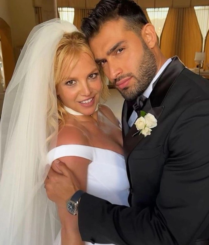 Sam Asghari'den boşanma kararı alan Britney Spears'den evliliğe veda partisi! Erkeklerin kucağında poz verdi - Resim: 3