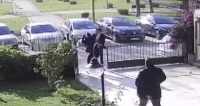Komşusuna hayatı dar etti! 'Kızının azgınlıklarıyla uğraş' Apartman girişinde, otoparkta, asansörde... Dehşet anları kamerada! - Resim: 1