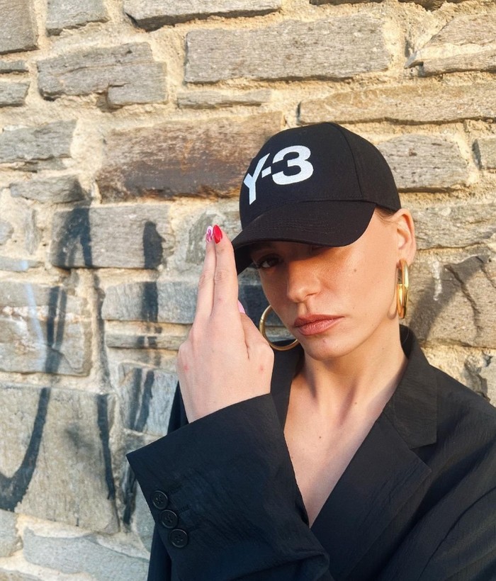 Serenay Sarıkaya markaları peşinden koşturuyor! Verdiği pozlarla herkesi mest etti... - Resim: 1