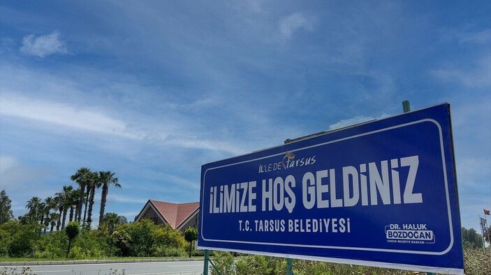 Bahçeli'nin "100 il" çağrısı sonrası ilk hamle Tarsus'tan geldi! İlçe girişine "İlimize hoş geldiniz" tabelası asıldı - Resim: 1