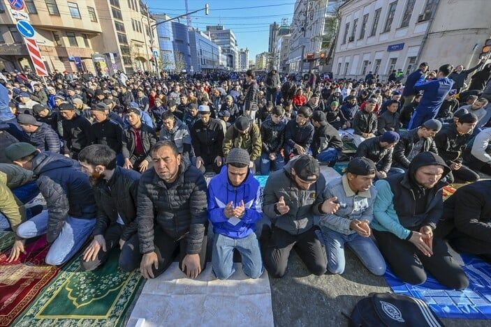 Rusya'da camiler bayram namazında doldu taştı: Moskova'da tekbir sesleri - Resim: 11