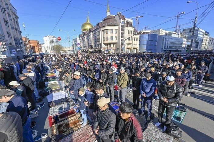 Rusya'da camiler bayram namazında doldu taştı: Moskova'da tekbir sesleri - Resim: 4
