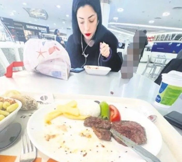 Merve Boluğur tanımadığı adamın masasına oturduğu iddialarına çok öfkelendi - Resim: 2
