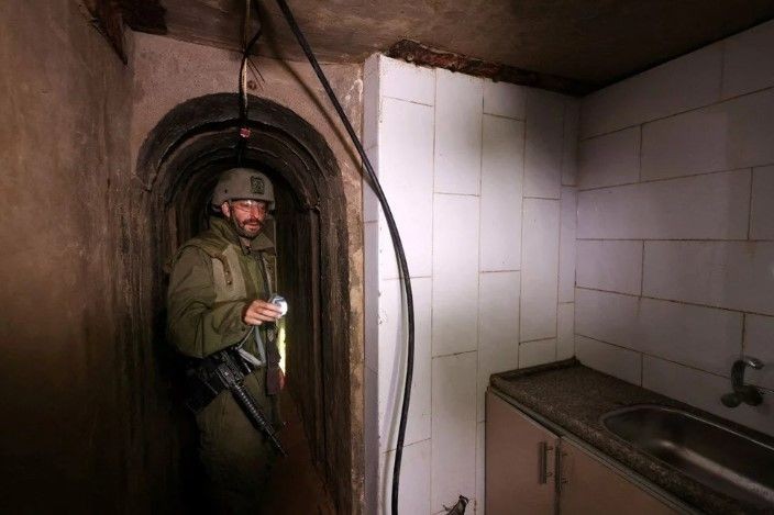 İsrail'in Hamas komuta merkezi olduğunu iddia ettiği tünelleri kim yaptı? Gazze'deki gazeteciler tünellerde - Resim: 3