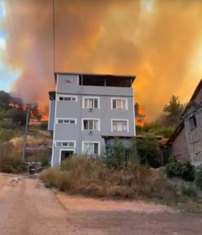 Türkiye'nin ciğerleri yanıyor! Antalya, Sakarya, Tekirdağ, Bursa ve Kahramanmaraş... - Resim: 1