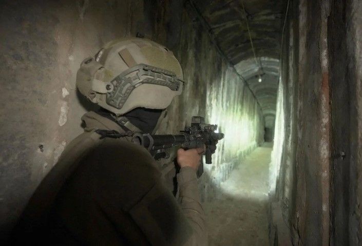 İsrail'in Hamas komuta merkezi olduğunu iddia ettiği tünelleri kim yaptı? Gazze'deki gazeteciler tünellerde - Resim: 12