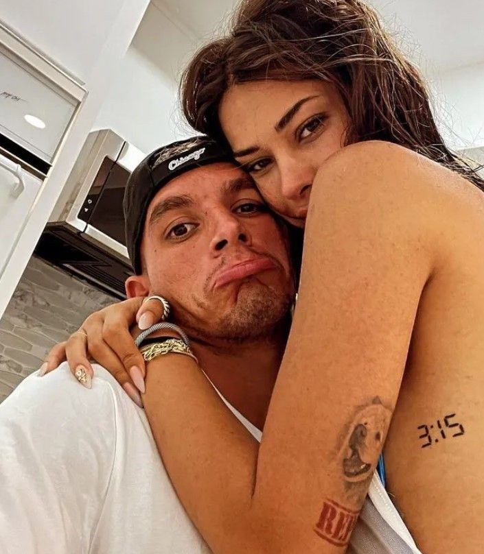 Galatasaraylı yıldız futbolcu Lucas Torreira aşka geldi! Oyuncu Devrim Özkan'la ev hallerini paylaştı! Torreira'nın notu parmak ısırttı - Resim: 8
