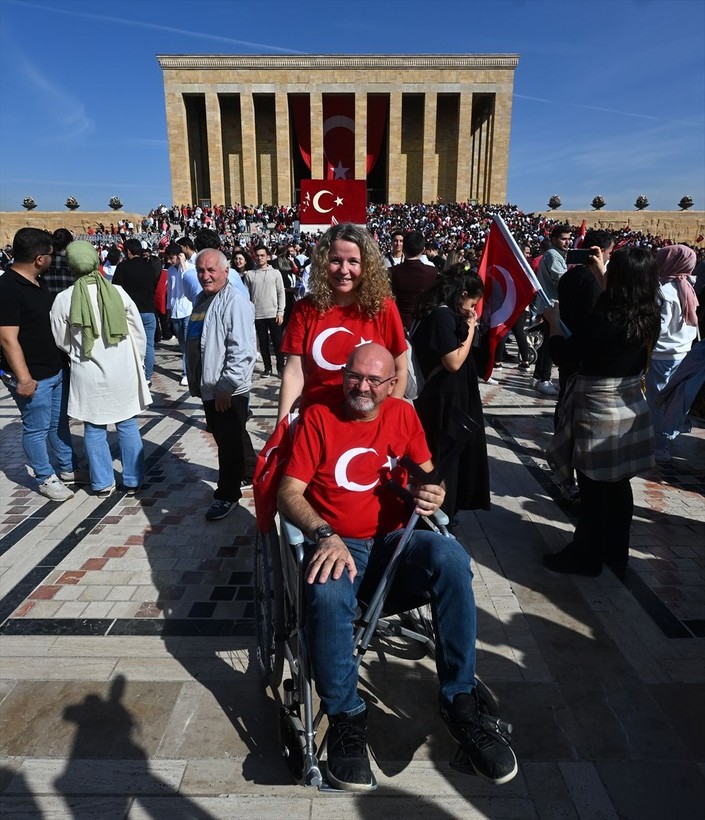 100. Yıl Kutlamaları nedeniyle Anıtkabir'de dün ziyaretçi rekoru kırıldı - Resim: 60