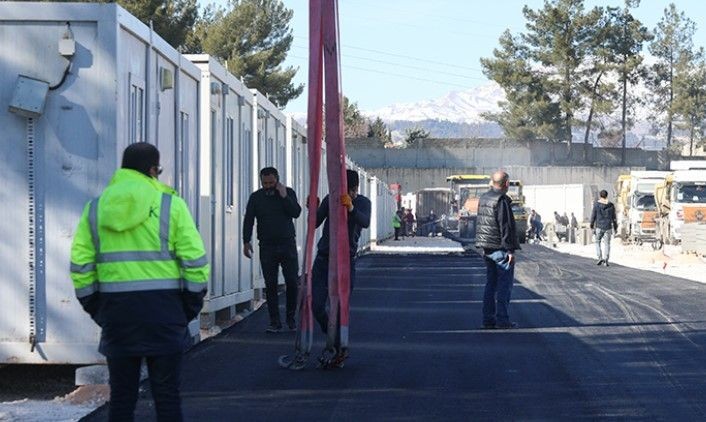 Bakan Karaismailoğlu Adıyaman'daki son durumu aktardı: En büyük görevimiz kısa zamanda vatandaşların acılarını hafifletmek - Resim: 3