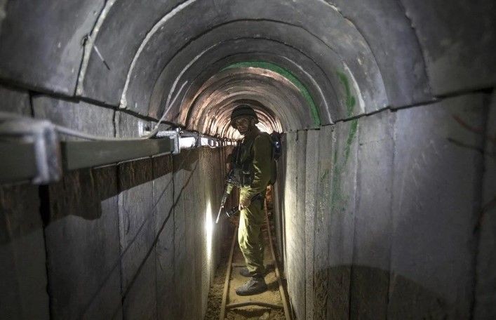 İsrail'in Hamas komuta merkezi olduğunu iddia ettiği tünelleri kim yaptı? Gazze'deki gazeteciler tünellerde - Resim: 16