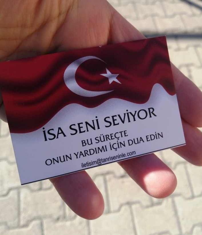 Deprem bölgesinde Misyonerlik faaliyeti iddiaları! Yardım poşetlerinden "İsa seni seviyor" kartları çıktı - Resim: 1