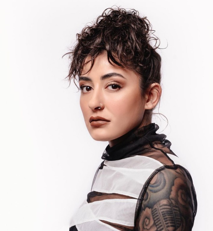 Ceyda Düvenci'nin sunuculuğunu yaptığı 'Bambaşka Sohbetler' programına konuk olan şarkıcı Melek Mosso'dan kan donduran itiraf: Bizi dövüyor aç bırakıyor... - Resim: 8