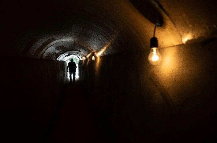 İsrail'in Hamas komuta merkezi olduğunu iddia ettiği tünelleri kim yaptı? Gazze'deki gazeteciler tünellerde - Resim: 9