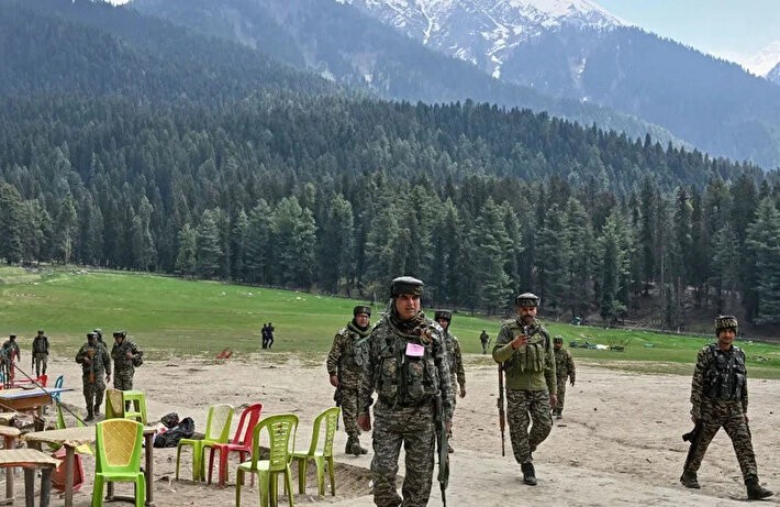 Pakistan ve Hindistan, hava sahalarına yönelik yasakları bir ay uzattı - Resim : 2