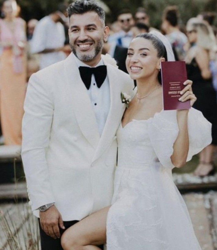Şarkıcı Zeynep Bastık ve eski eşi Tolga Akış neden boşandı? Açıklama geldi - Resim: 1