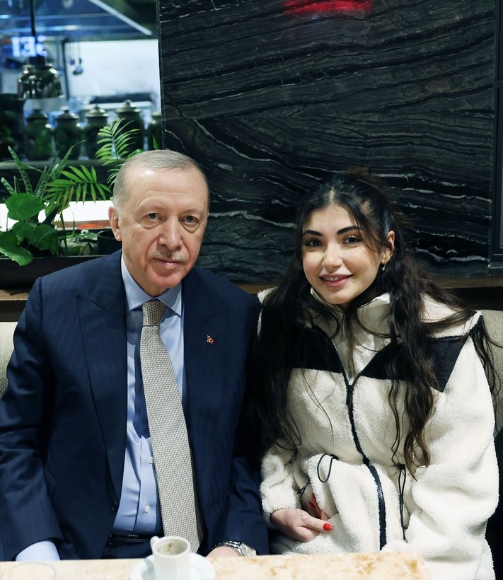 Erdoğan, Ankara'da bir kafede vatandaşlarla sohbet etti, çocukları sevdi - Resim: 10