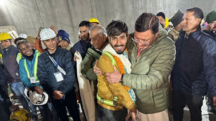 Hindistan'da 17 gün sonra gelen mucize! Mahsur kalan 41 işçi kurtarıldı - Resim: 2