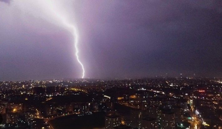 İstanbul'da kavurucu sıcakların ardından sağanak! Göz gözü görmüyor - Resim: 6