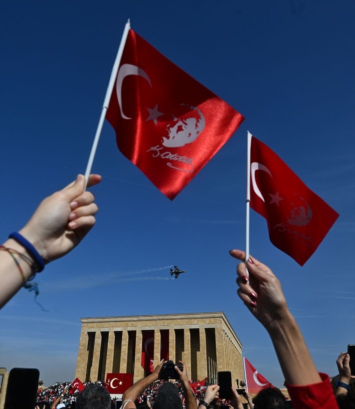 100. Yıl Kutlamaları nedeniyle Anıtkabir'de dün ziyaretçi rekoru kırıldı - Resim: 61