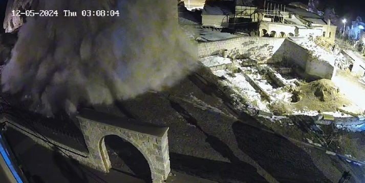 Kapadokya'da peribacası yıkıldı! O anlar kamerada - Resim: 1