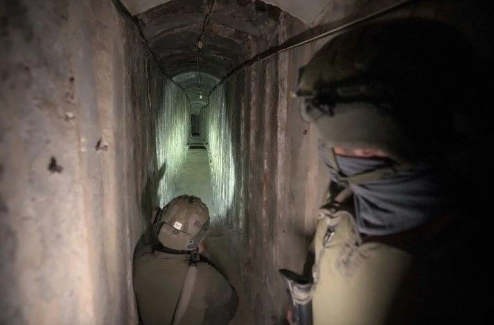 İsrail'in Hamas komuta merkezi olduğunu iddia ettiği tünelleri kim yaptı? Gazze'deki gazeteciler tünellerde - Resim: 13