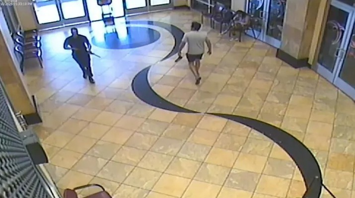 Las Vegas'ta silahlı saldırganı polis vurarak öldürdü! İşte o anlar - Resim : 3