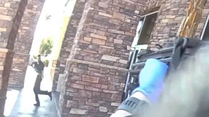 Las Vegas'ta silahlı saldırganı polis vurarak öldürdü! İşte o anlar - Resim : 4