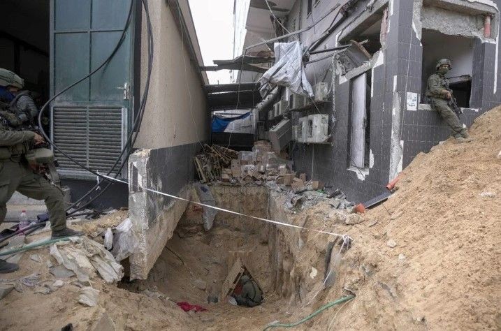 İsrail'in Hamas komuta merkezi olduğunu iddia ettiği tünelleri kim yaptı? Gazze'deki gazeteciler tünellerde - Resim: 8