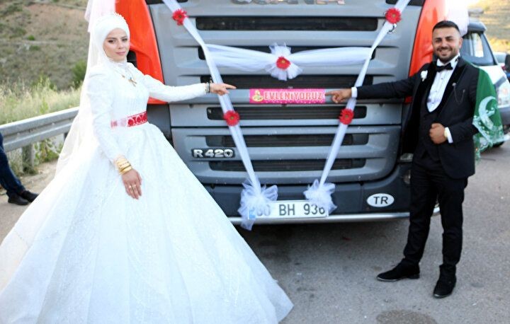 Ekmek teknesini gelin arabası yaptı! Görenler dönüp bir daha baktı - Resim: 6