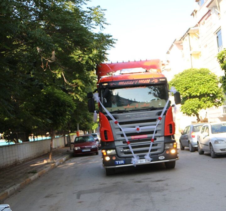 Ekmek teknesini gelin arabası yaptı! Görenler dönüp bir daha baktı - Resim: 9