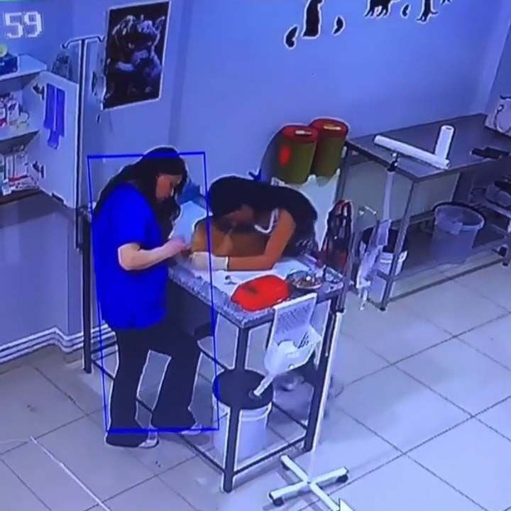Bursa'da veteriner kliniğinde panik anları! Köpeğini tedavi ettirirken bayıldı - Resim: 2