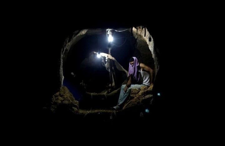 İsrail'in Hamas komuta merkezi olduğunu iddia ettiği tünelleri kim yaptı? Gazze'deki gazeteciler tünellerde - Resim: 6