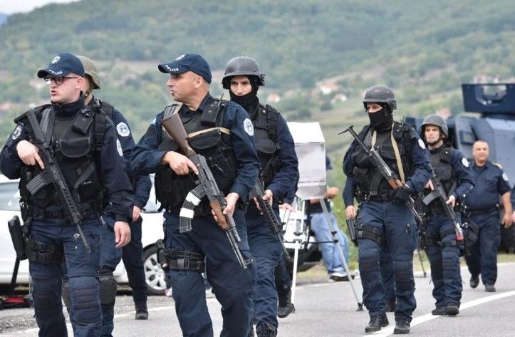 Kosova ile Sırbistan arasında gerilim tırmandı! Sırbistan Cumhurbaşkanı Vucic orduya "hazır ol" emri verdi - Resim: 2
