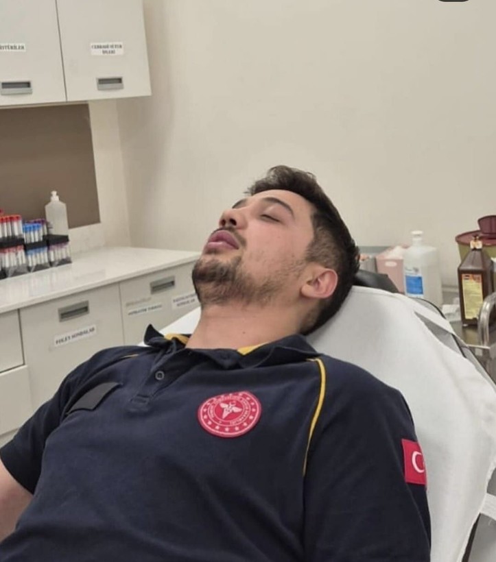 Tekstilci iş insanı ile oğlundan hasta taşıyan ambulans şoförüne saldırı - Resim: 1
