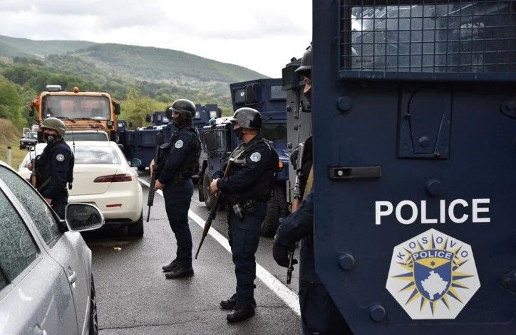 Kosova ile Sırbistan arasında gerilim tırmandı! Sırbistan Cumhurbaşkanı Vucic orduya "hazır ol" emri verdi - Resim: 4