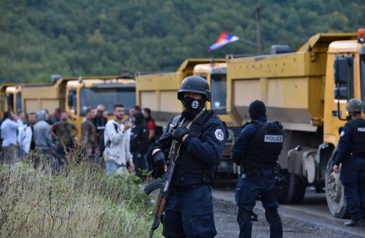 Kosova ile Sırbistan arasında gerilim tırmandı! Sırbistan Cumhurbaşkanı Vucic orduya "hazır ol" emri verdi - Resim: 3