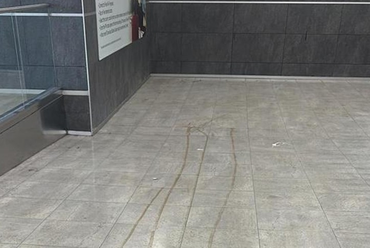 Sabiha Gökçen Havalimanı pislik içinde! Görüntüler şoke etti | Temizlik şirketinde personel yok iddiası olay oldu - Resim: 9