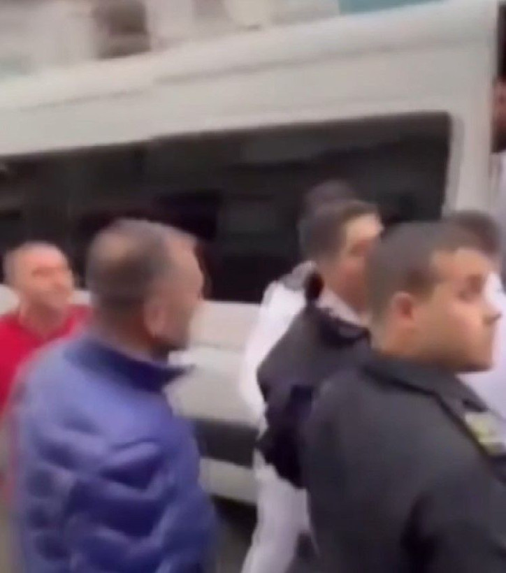 Minibüs şoförleri özel servis kiralayan üniversite öğrencilerine kızdı, yol keserek darp etti - Resim: 3