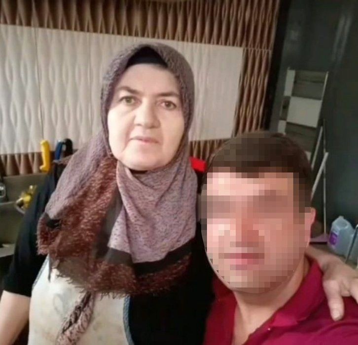 Tartıştığı annesini defalarca bıçaklayarak öldürdü! Katil evlat eve bakın kadın kılığında girmiş! - Resim: 2