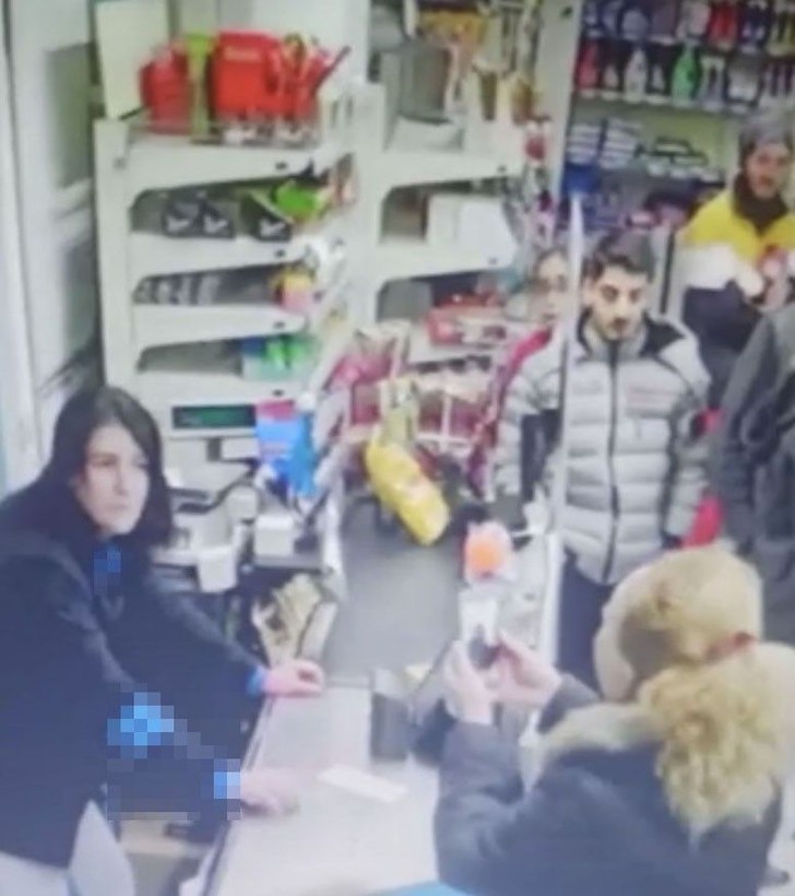 Fişteki fiyat farkı müşteriyi çıldırttı! Hıncını kasiyerden aldı - Resim: 3